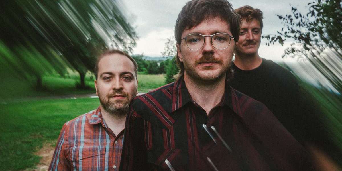 PATIO SHOW: The Log Noggins