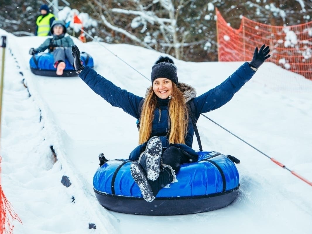 Ready for some winter adventure? From indoor skating to easy day trips for skiing, sledding and tubing, here’s where to find winter fun around Petaluma.