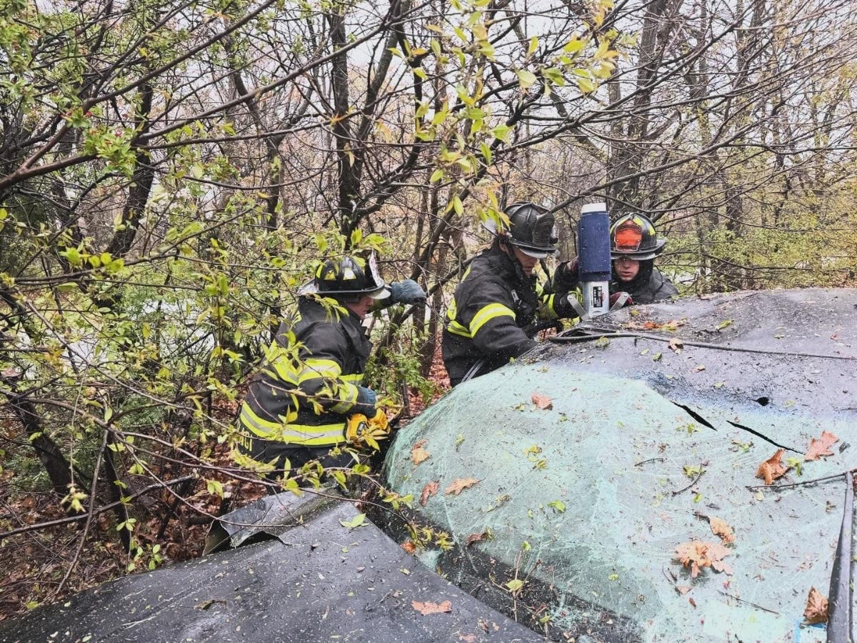 Islip Firefighters Rescue 2 Trapped In Southern State Car Wreck ...