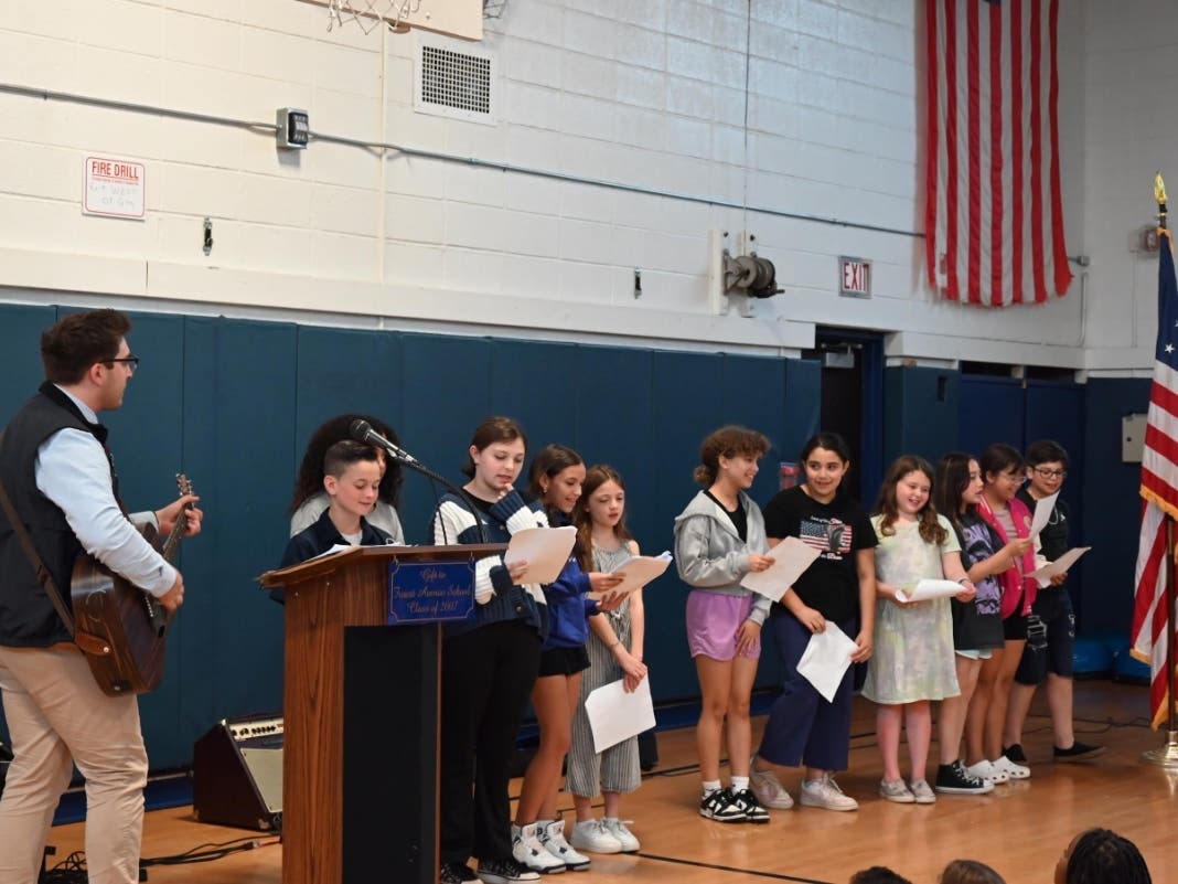 West Babylon Elementary Students Pay Tribute For Memorial Day Babylon