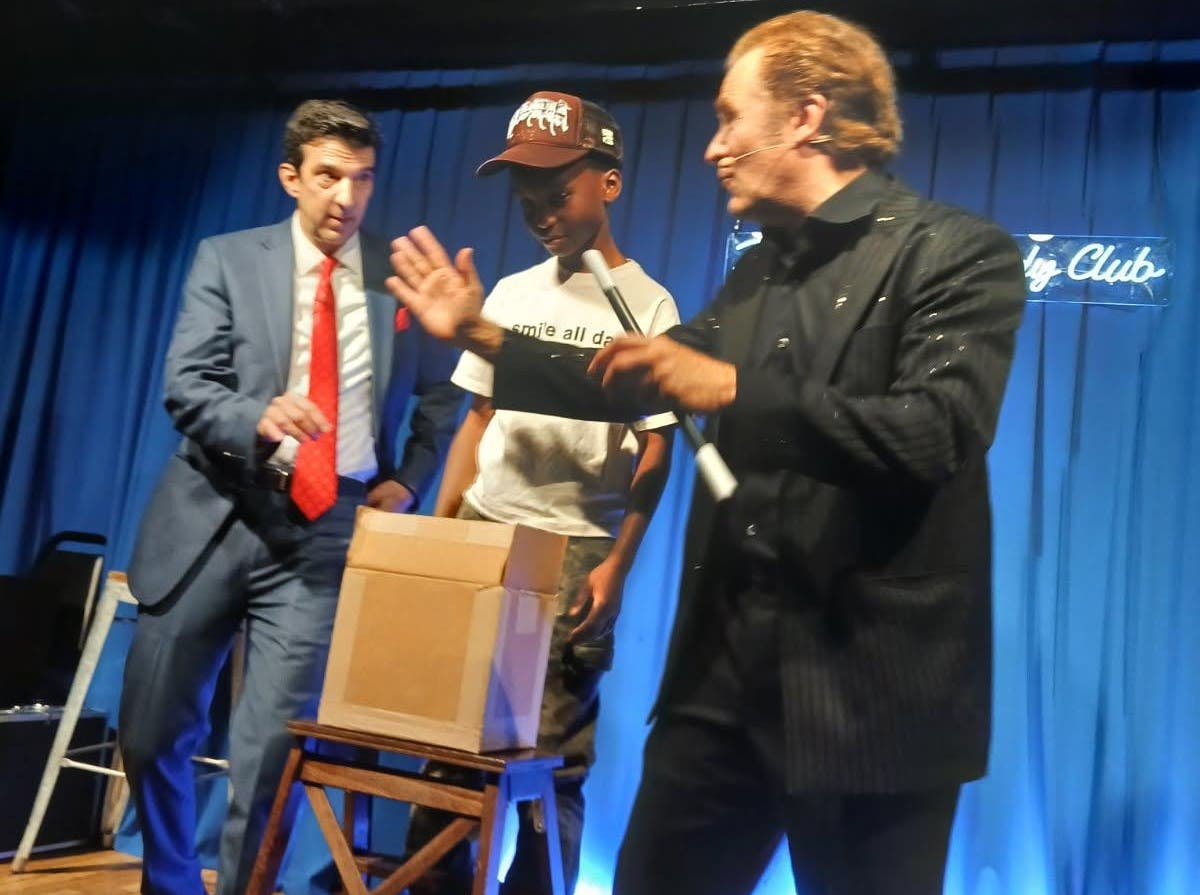 ✨Family Magic Show in Times Square: April 25 @ 2pm 🎩