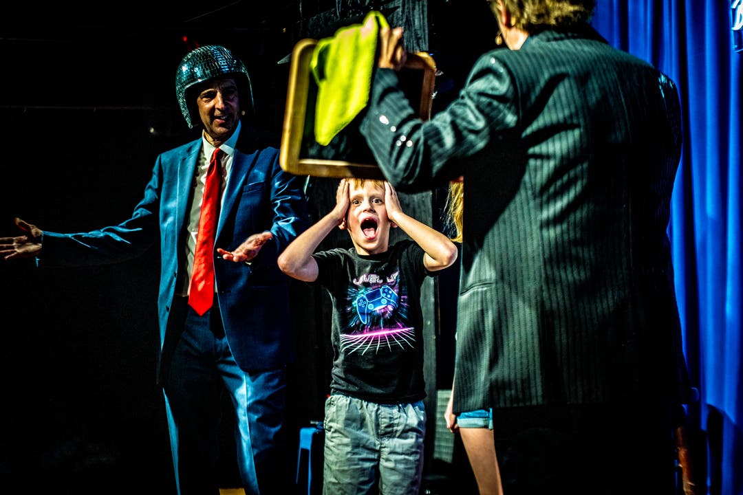 MAGIC SHOW for All Ages in Times Square Sun., Sept. 13