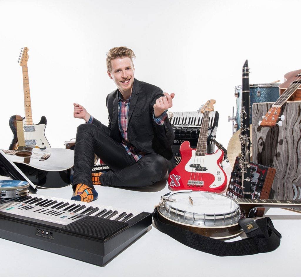 Mr. Aaron Performs at Wonderland