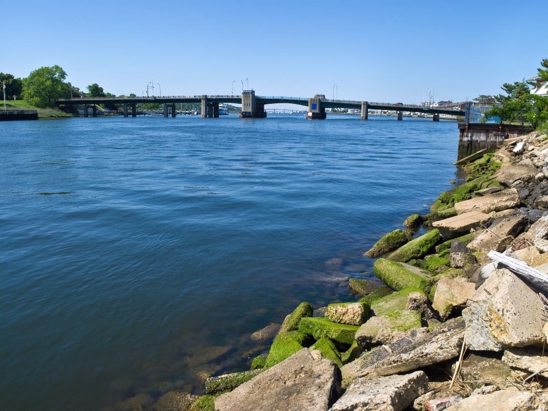 NJ Man Dies After Being Found In Shrewsbury River: NJ State Police ...