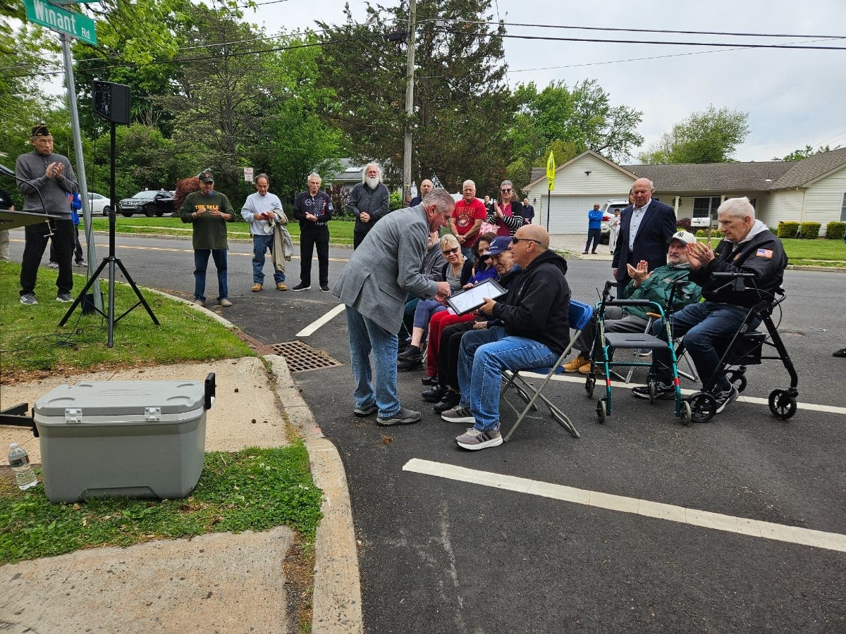 https://patch.com/img/cdn20/users/26899325/20260511/122206/styles/patch_image/public/deputy-mayor-ken-bierman-presenting-the-resolution-to-the-mastandino-family___11121128741.jpg
