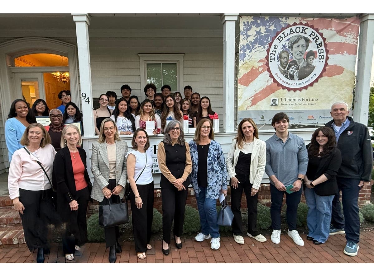 https://patch.com/img/cdn20/users/26899325/20260605/024013/styles/patch_image/public/lunch-break-alliance-for-student-success-graduation-1___05141535223.jpg