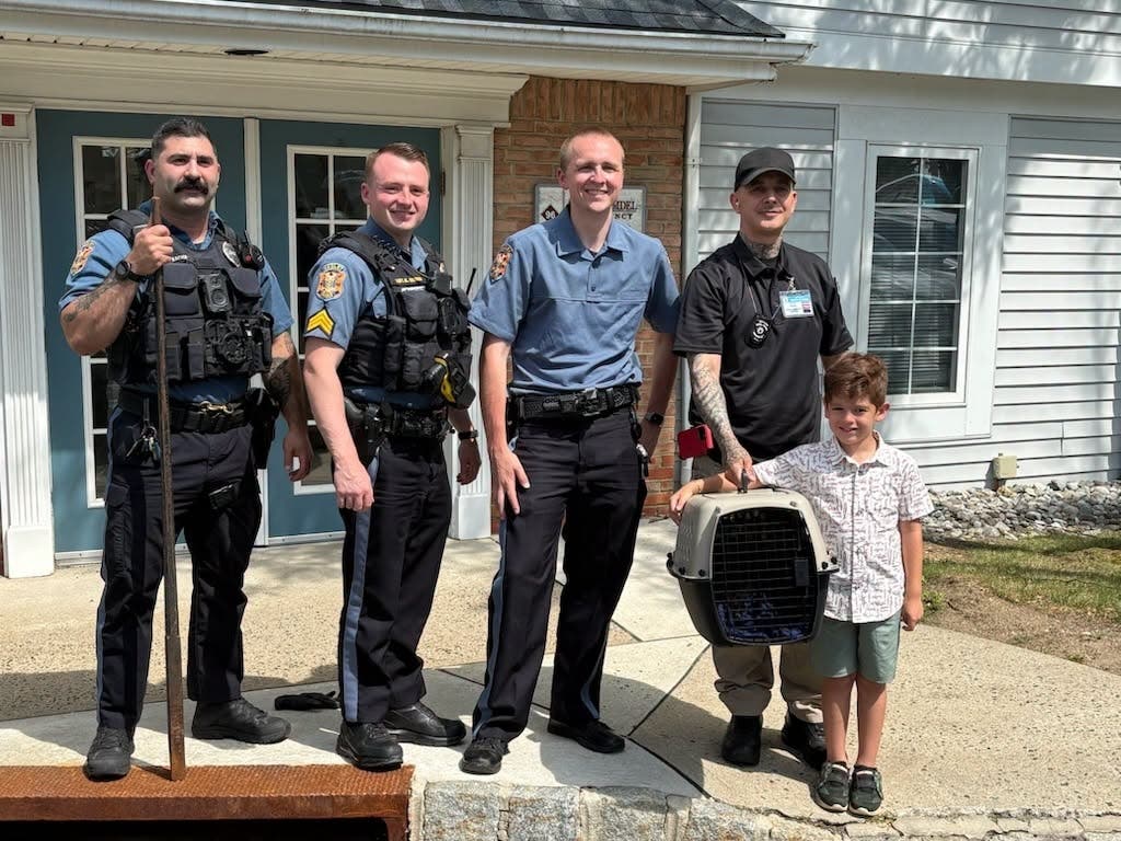 The people who helped rescue the trapped kitten.