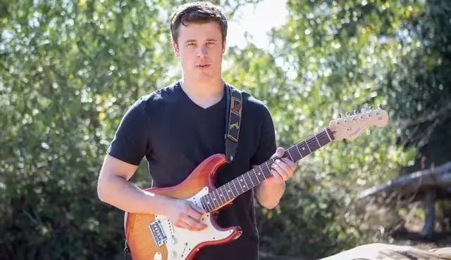 Bella Beats in the Garden - Jonny Zye