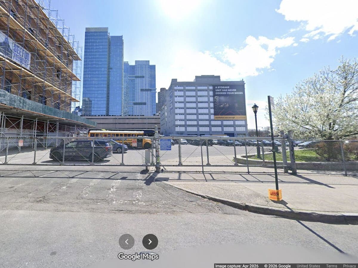 The winning plan would transform the 50,584-square-foot site at 621 W. 45th St., between West 45th and West 46th streets, into a two-tower development featuring 1,127 apartments, 338 of which would be permanently affordable.