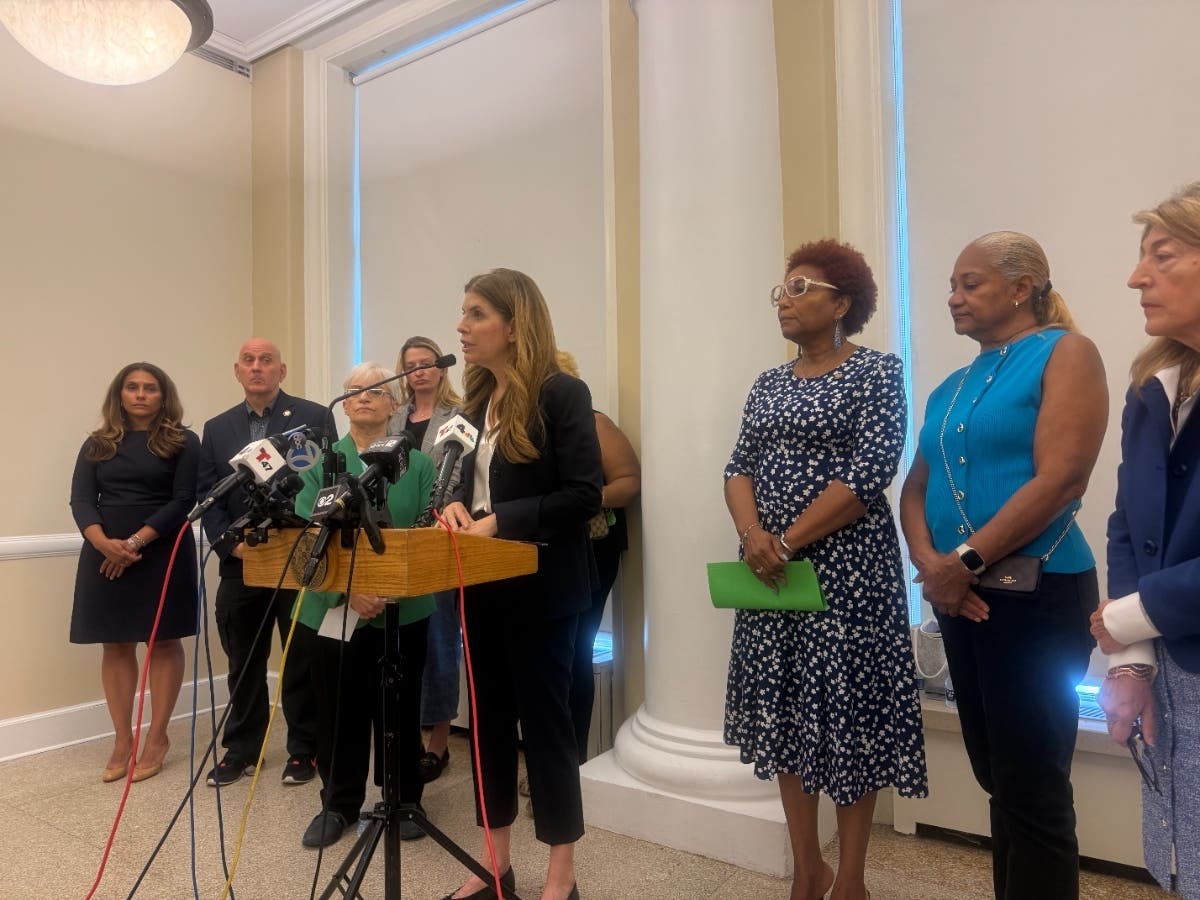 New York City Council leaders on Tuesday said they plan to investigate the city's handling of the ongoing Legionnaires' disease outbreak on the Upper East Side.
