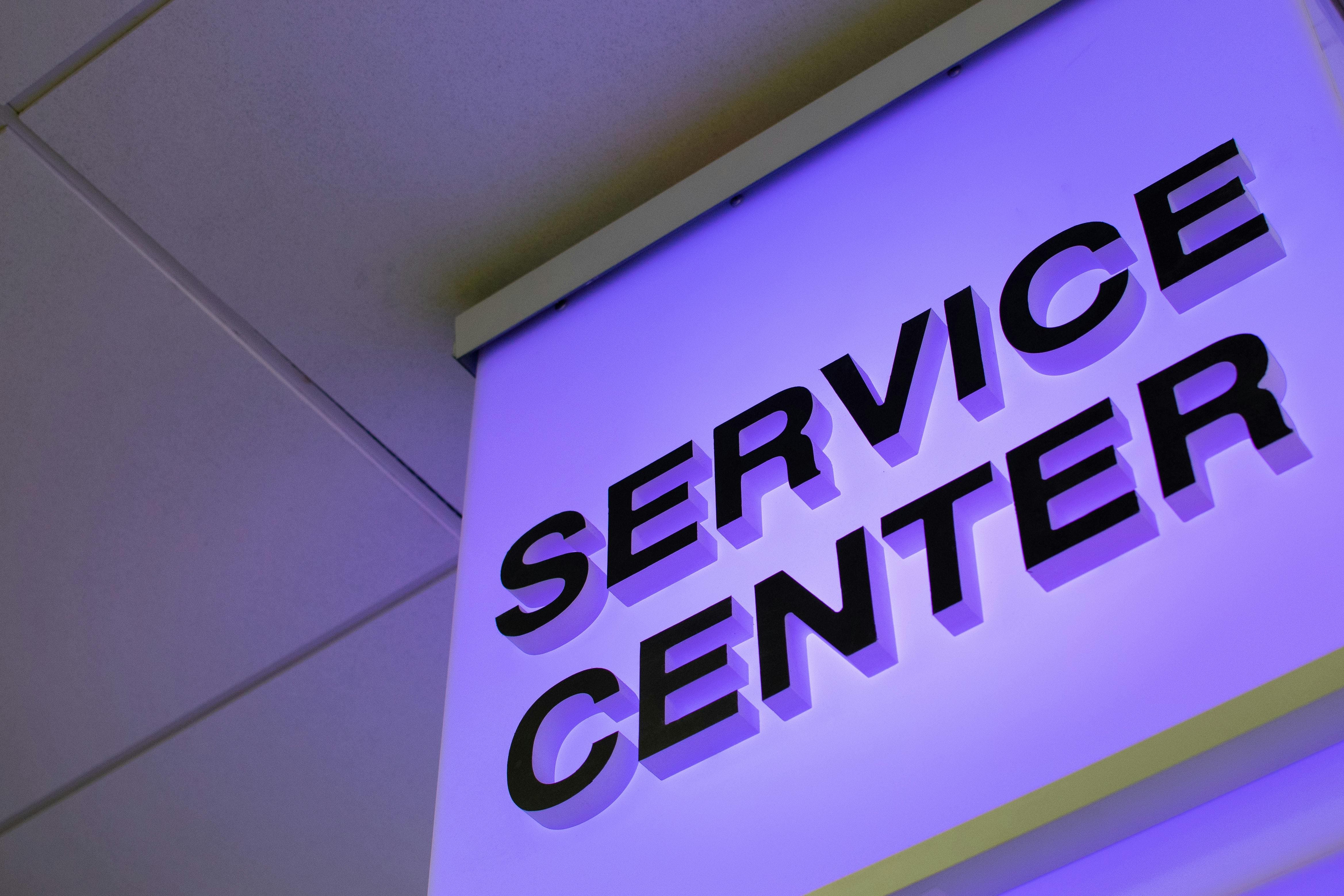 A Guide to Choosing the Right Interior Office Signage for Your Workspace