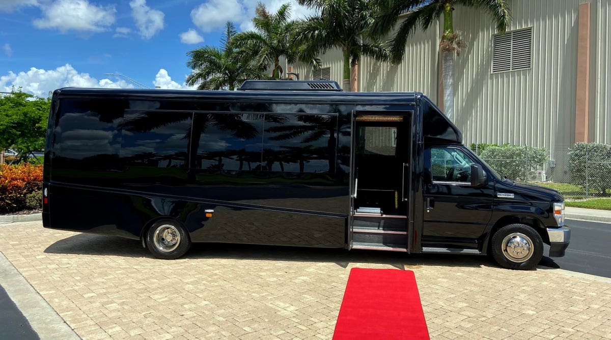 Chicago Charter and Shuttle Bus Rentals Services