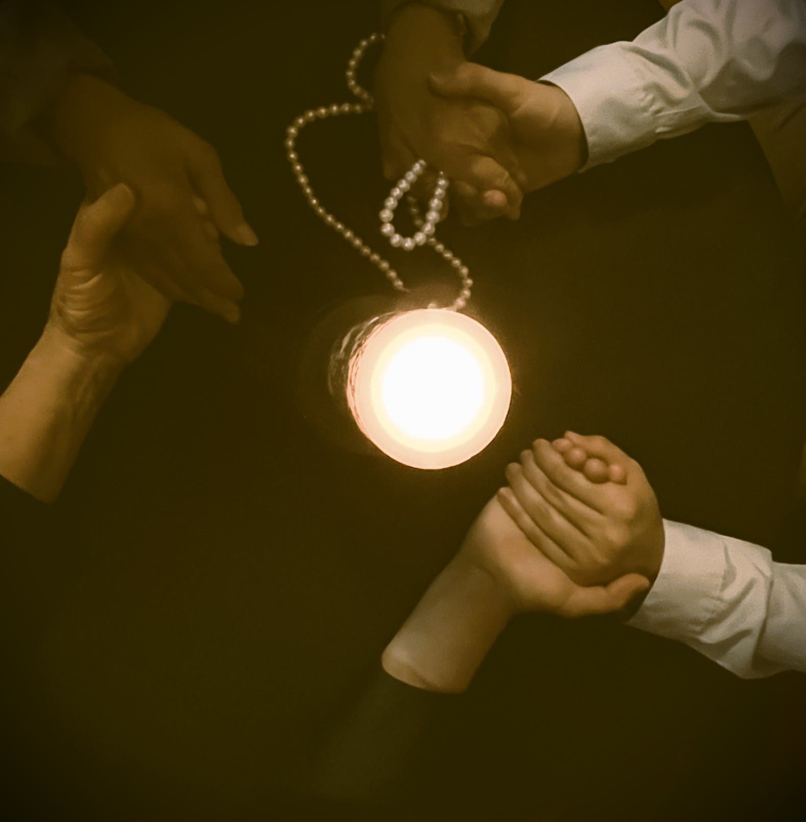 A Spiritualist Soiree in the Mansion