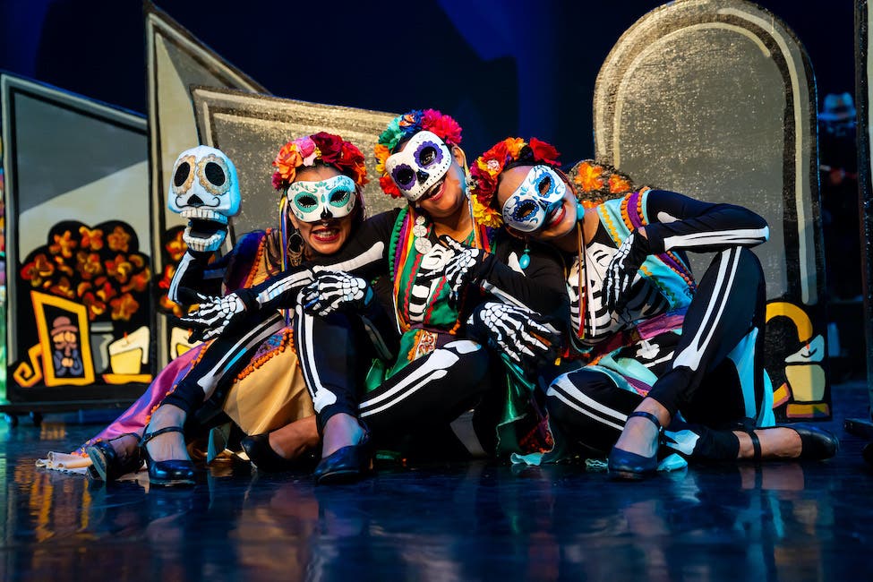 Lakewood Cultural Center Presents a Día de Muertos performance