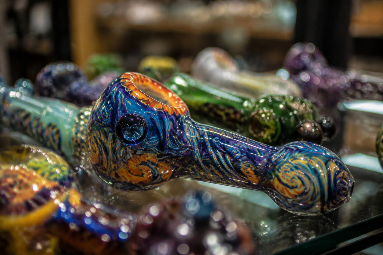 How Tulsa Smoke Shops Are Showcasing Handmade Glass Pipe Designs and Accessories