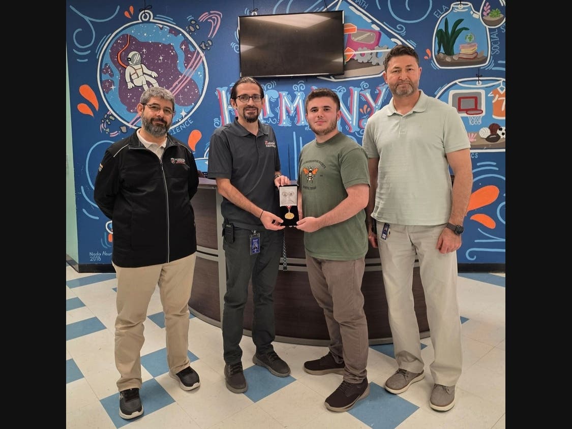 Halil Tunc receiving his award
