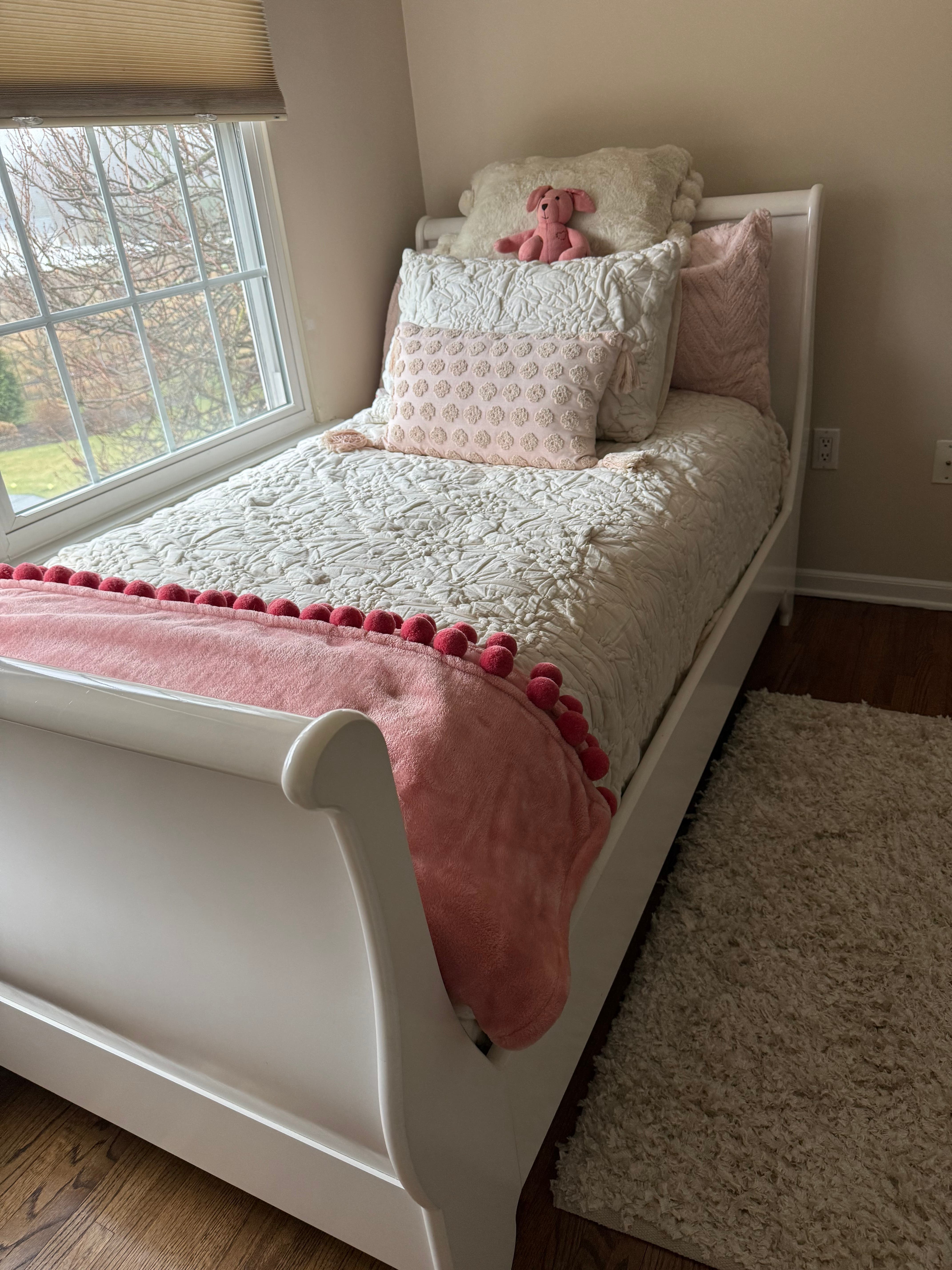 Twin sleigh bed