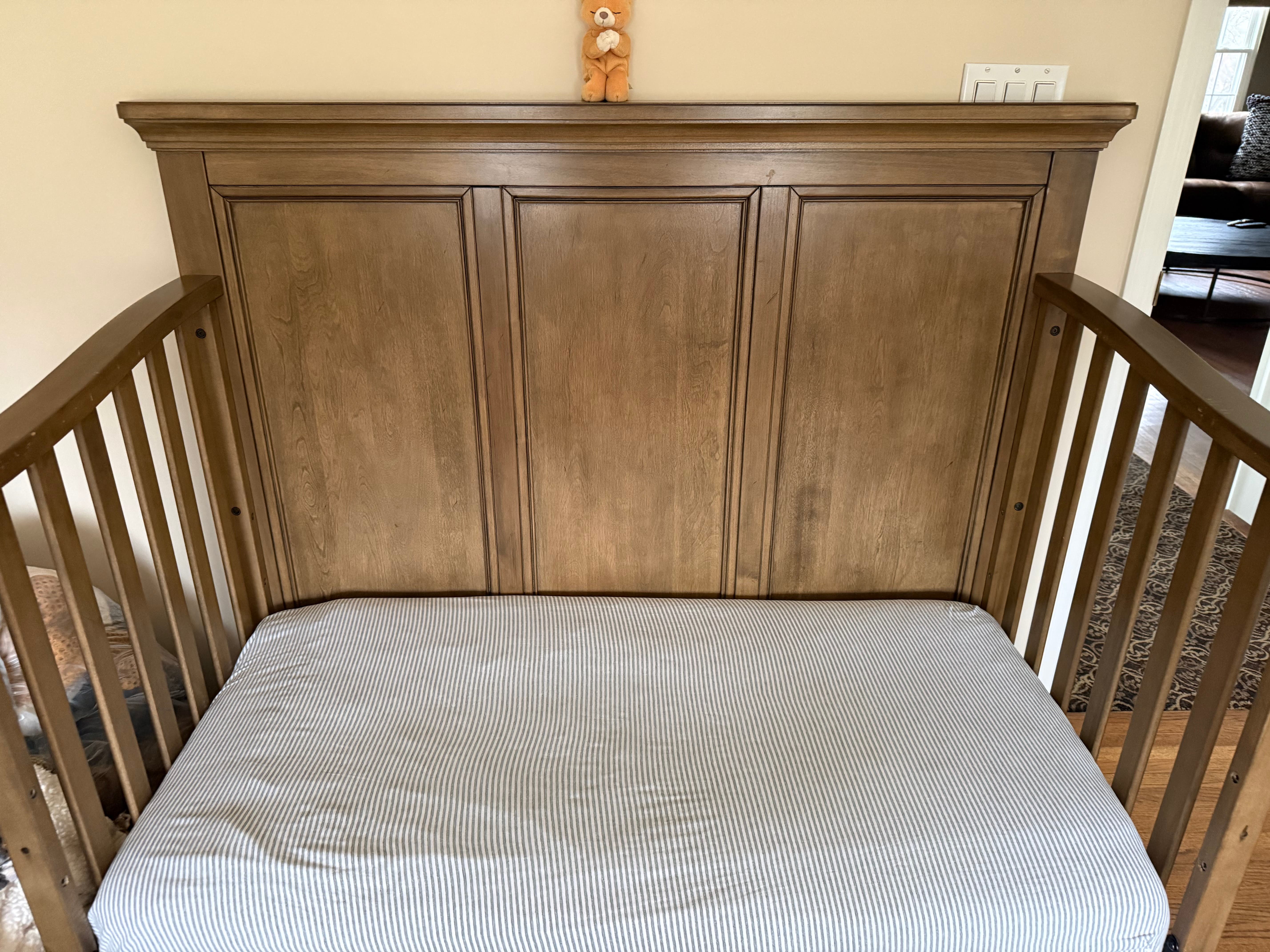 Convertible Crib / No front rail