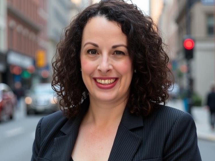 Laura Alpert has 30 years of experience leading nonprofit organizations.