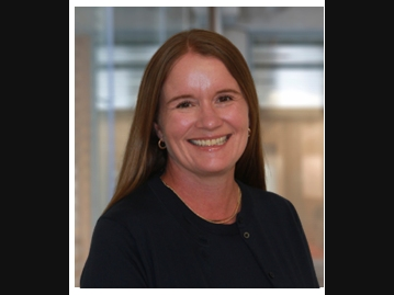Kimberly Clinton has 25 years of experience.