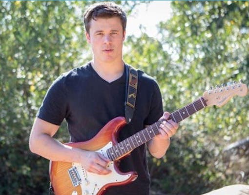 Live Music on The Green - Jonny Zye