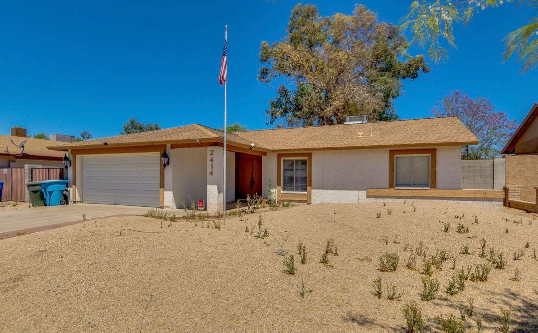 3 bedroom 2 bathroom rental in 2414 W Redfield Rd 85023