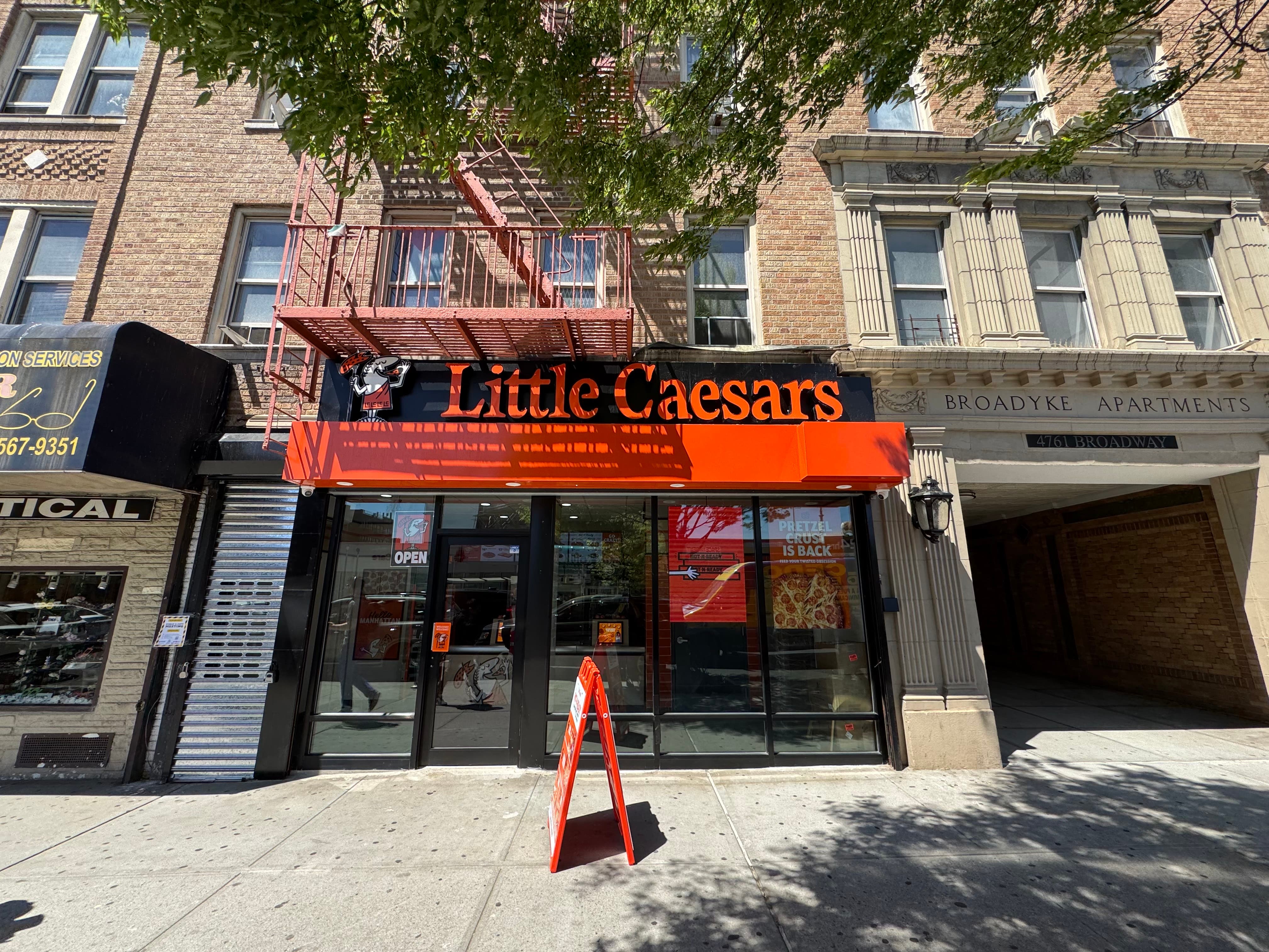 Little Caesars Celebrates Grand Opening of New Restaurant in Manhattan with Pizza Giveaway