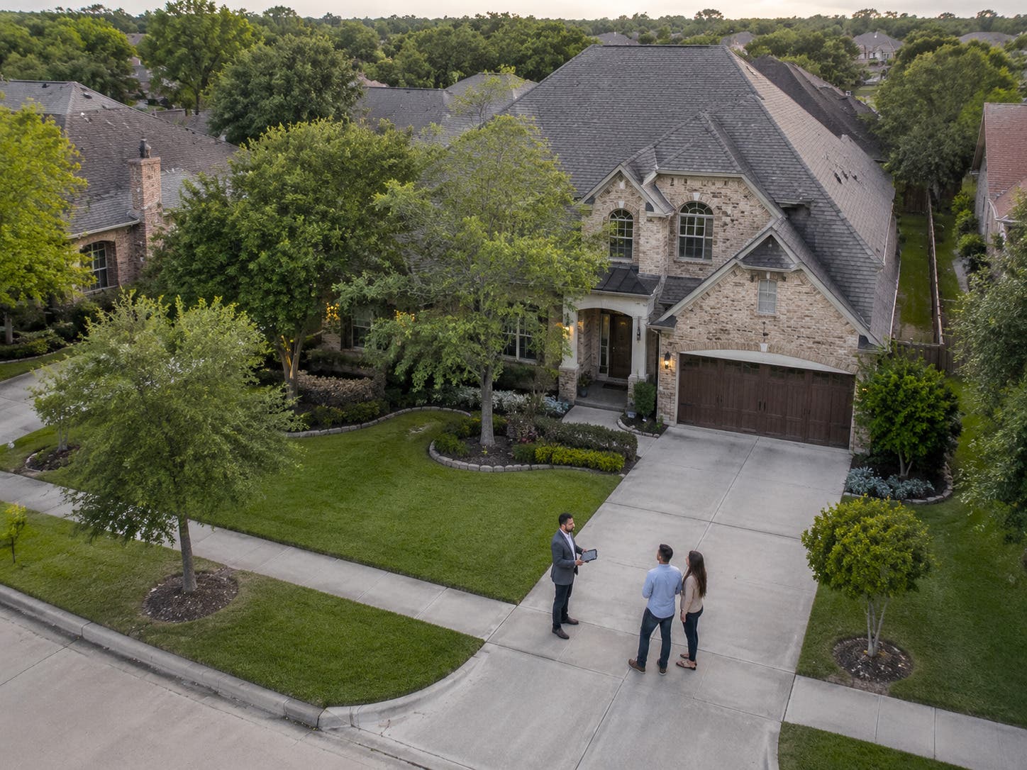 Why Working With a Licensed Realtor Broker for Residential Properties Matters in Sugar Land
