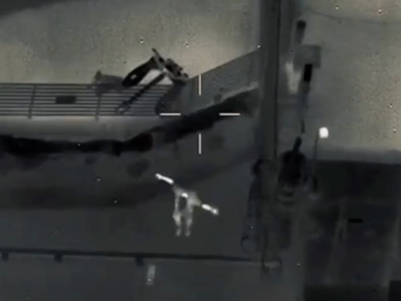 A robbery suspect jumps into an estuary in Alameda on March 24, 2026. 