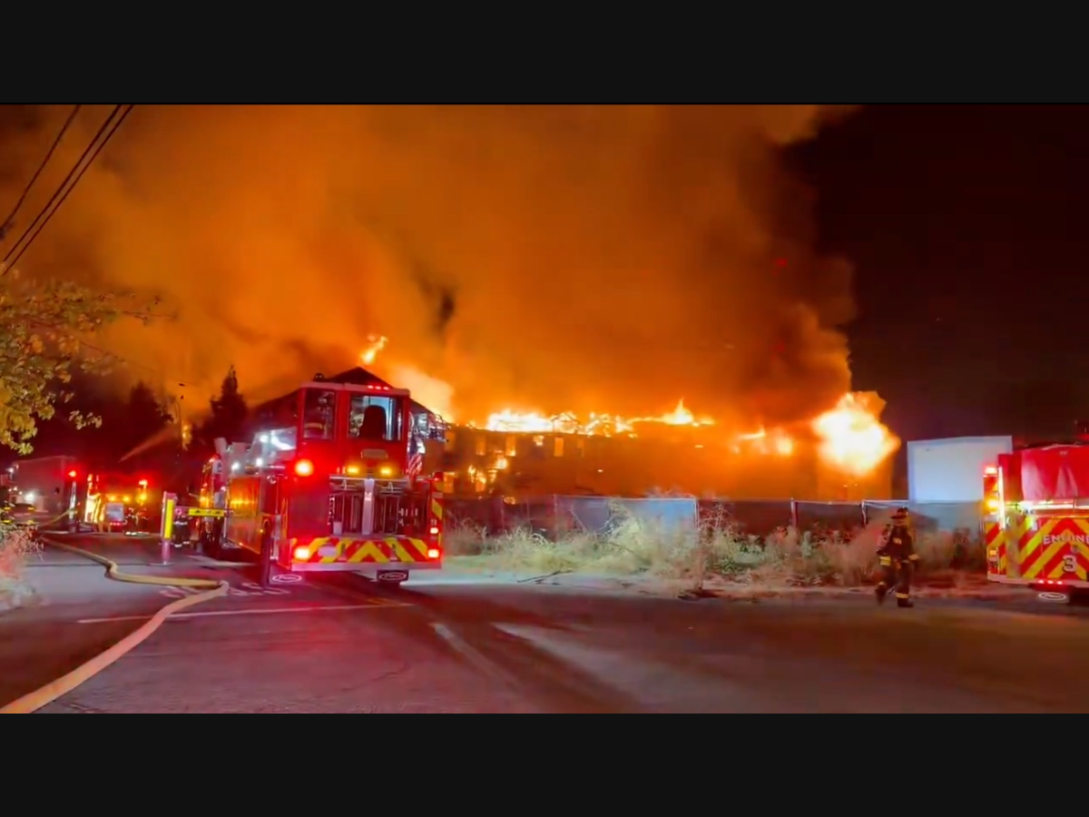 Fire crews respond to a blaze at a vacant building in Alameda on Thursday, Sept. 17.