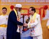 Dr. Hong honors Imam Raffaic Mohamed, Public Relations Officer of ASJA, during the ceremony of ringing the Bell of World Peace and Love.