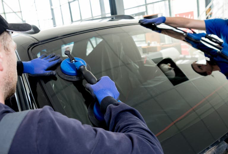 Top Tips for Safe and Affordable Auto Glass Replacement in Baltimore