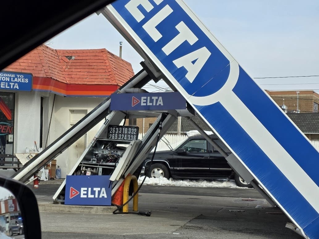 On Saturday afternoon, the Delta gas station at 289 Wanaque Avenue in Pompton Lakes collapsed to the ground due to the winds. 