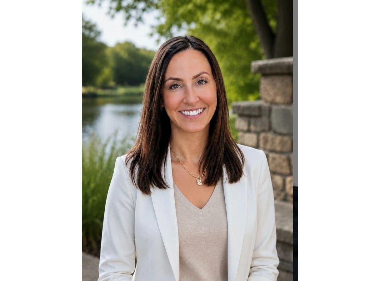 Laurie Bravo, who works in the finance and tech industry, is throwing her hat in the ring for one of three available seats on the Washington Township Board of Education.