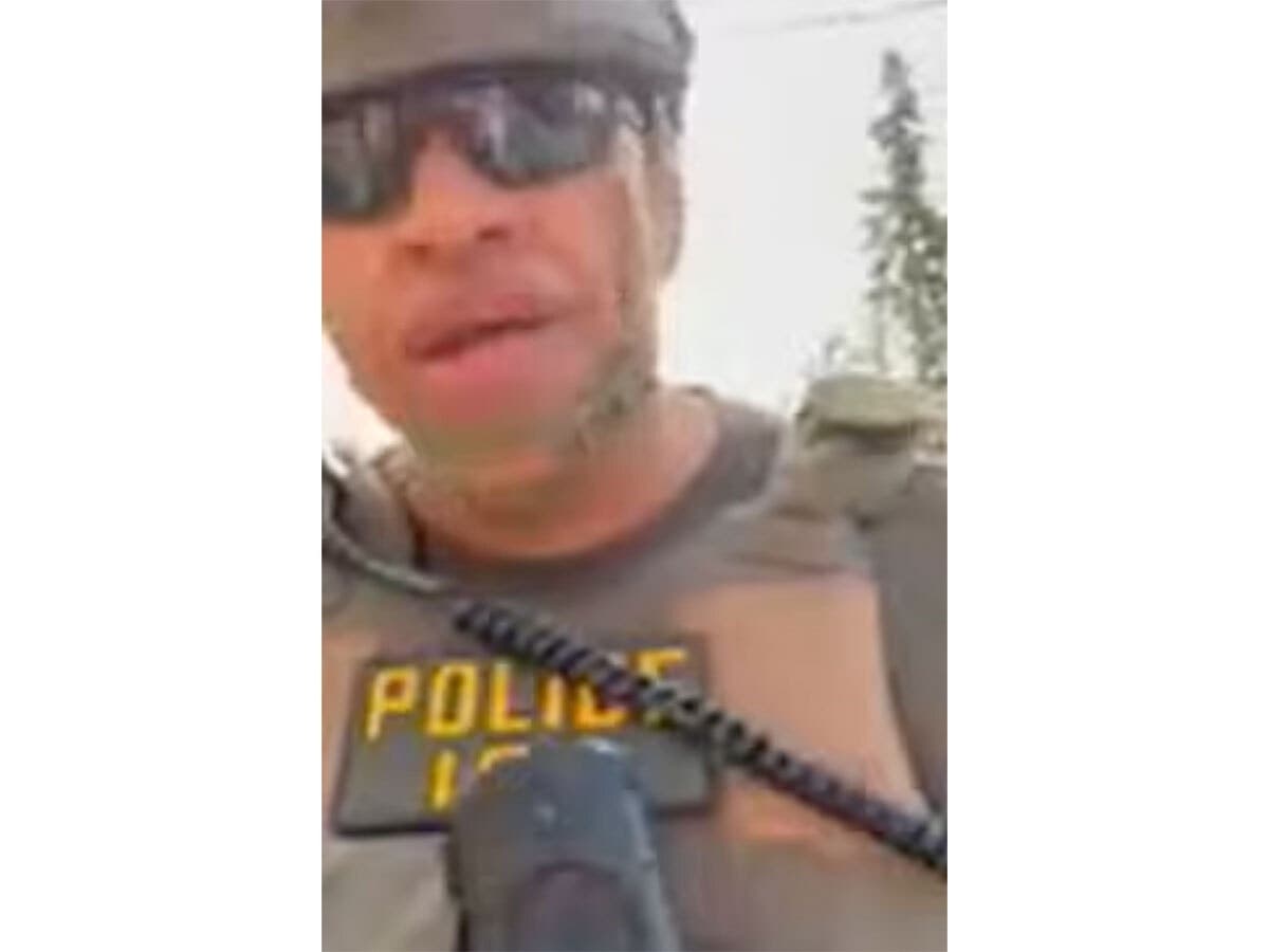 The agent tells Alexis Brown that his identifier is "13937 DHS," and "That's all you're gonna get," despite Brown asking for his name. The agent also said that he's "The most well-known guy over here," adding, "I don't hide anything."