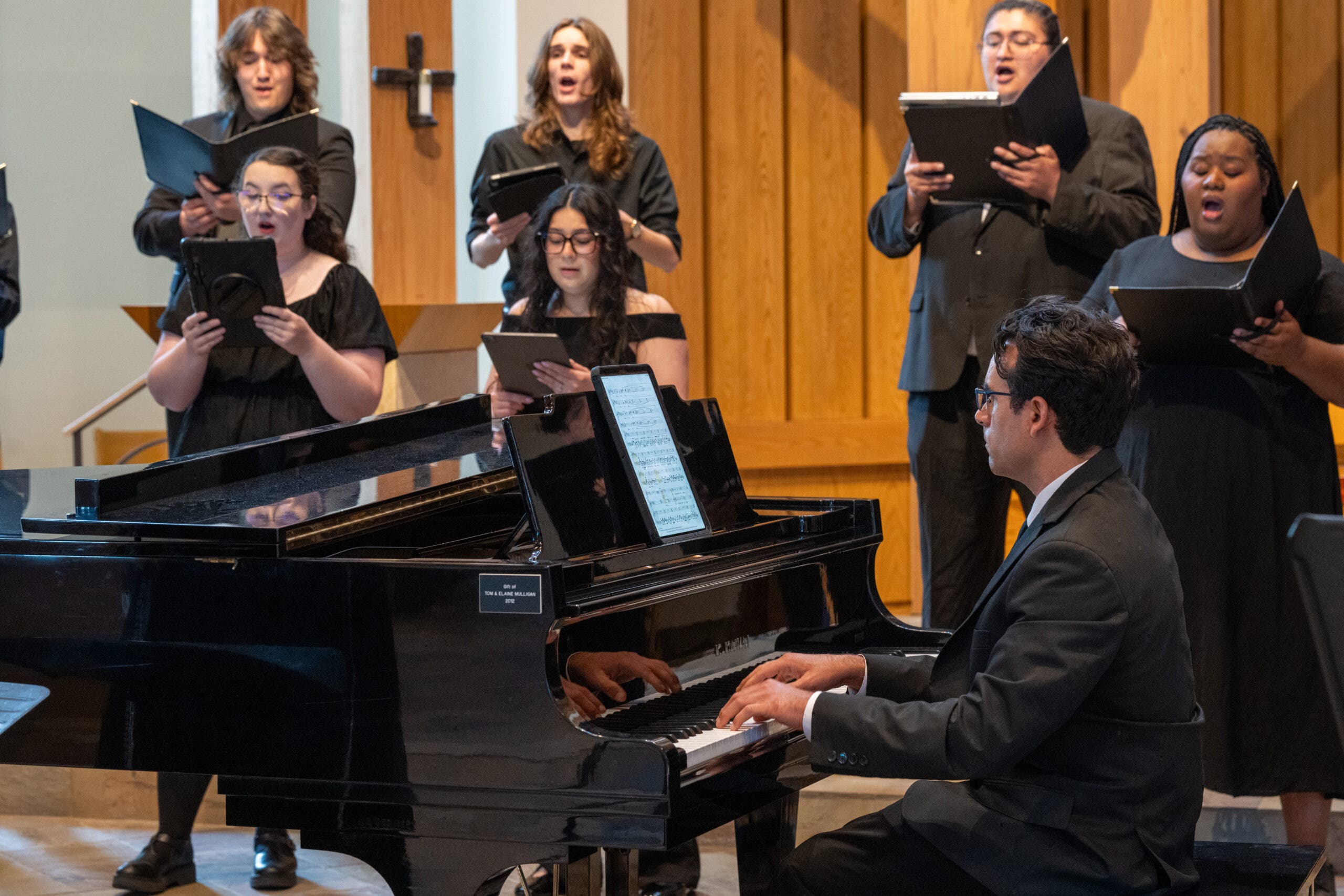 Fox Chamber Singers present "En Masse"