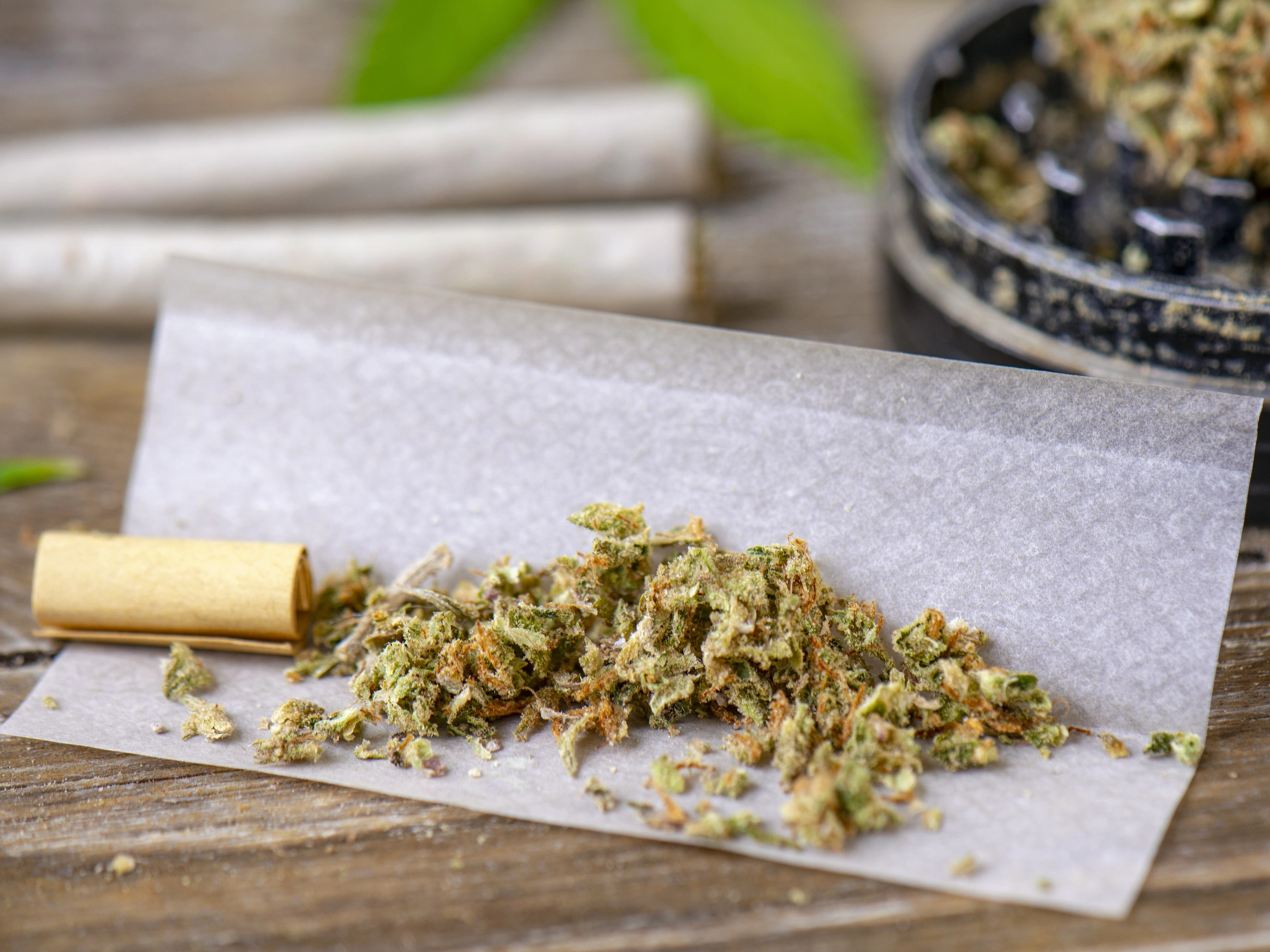 How to Choose Premium Hemp Rolling Papers for a Better Smoking Experience in Tulsa