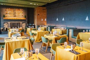 Hunters Moon: Full Moon Summit Dinner Resort & Spa