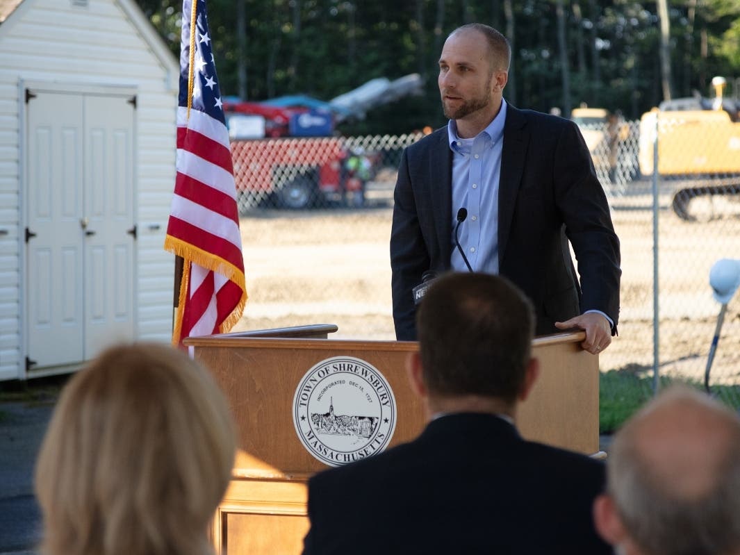 The Select Board unanimously reappointed Town Manager Kevin Mizikar to a new three-year term following a performance review that highlighted the town’s financial stability and recent planning milestones.