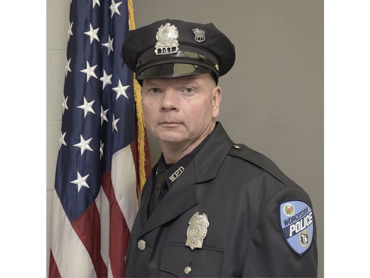 Officer Kurt Solomon, a 31-year veteran of the Worcester Police Department, has died.