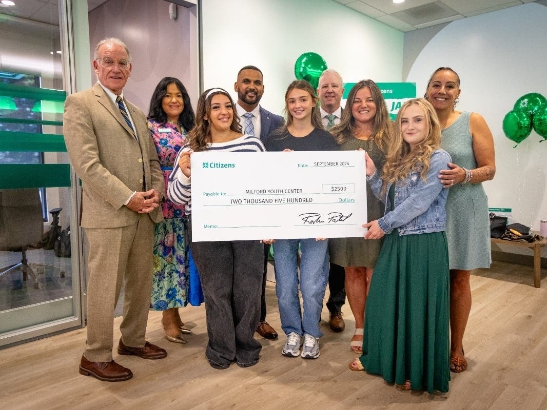 Citizens Bank marked the opening ﻿of the branch at 55 Medway Rd. in Milford with a ribbon-cutting ceremony Monday. 