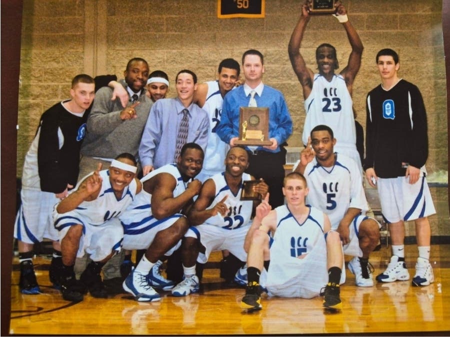 Quinsigamond Community College's 2006-07 men’s basketball team and former student-athletes will be inducted into the school's inaugural athletics hall of fame.