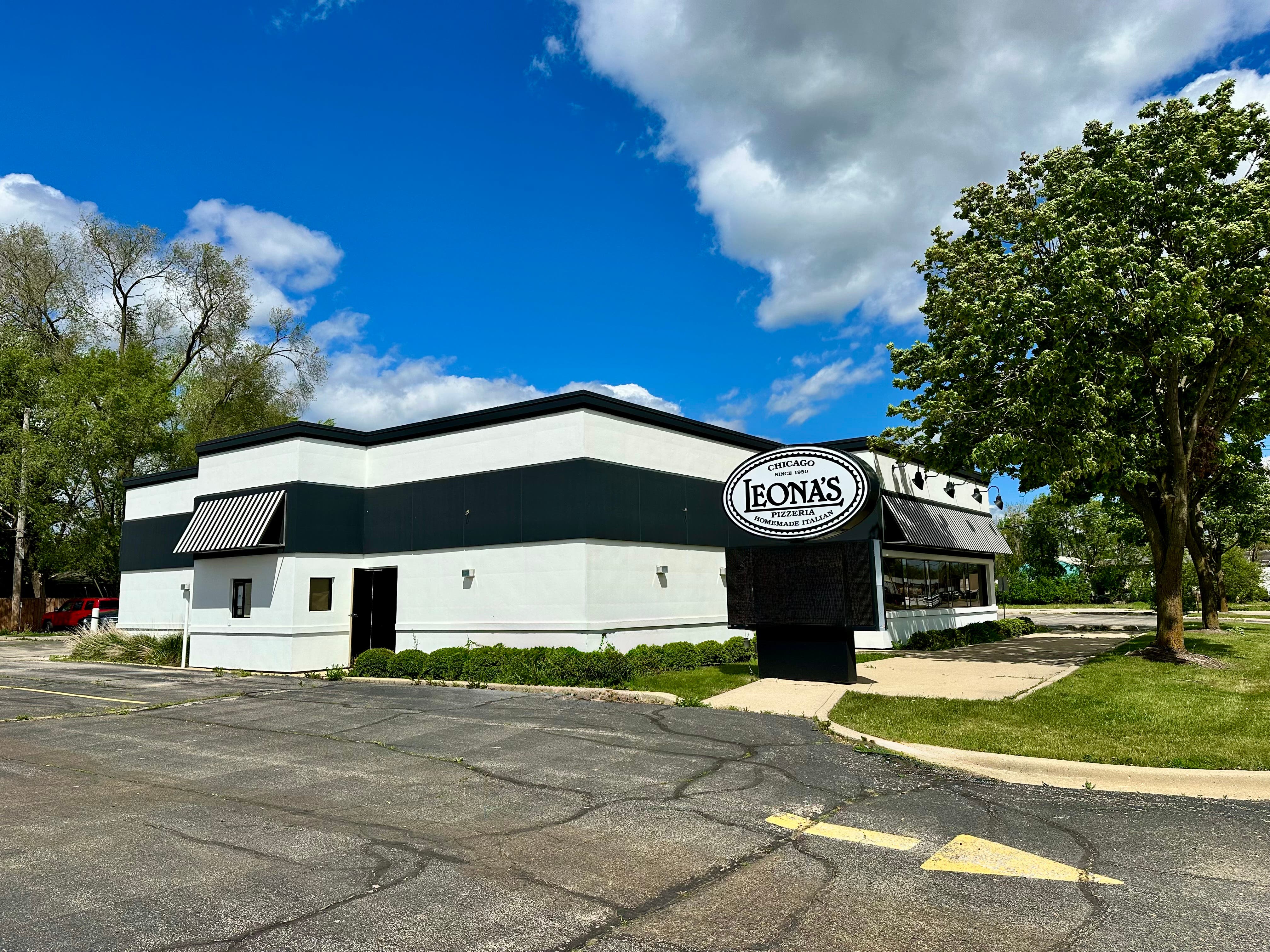 Leona's Pizzeria McHenry Grand Opening