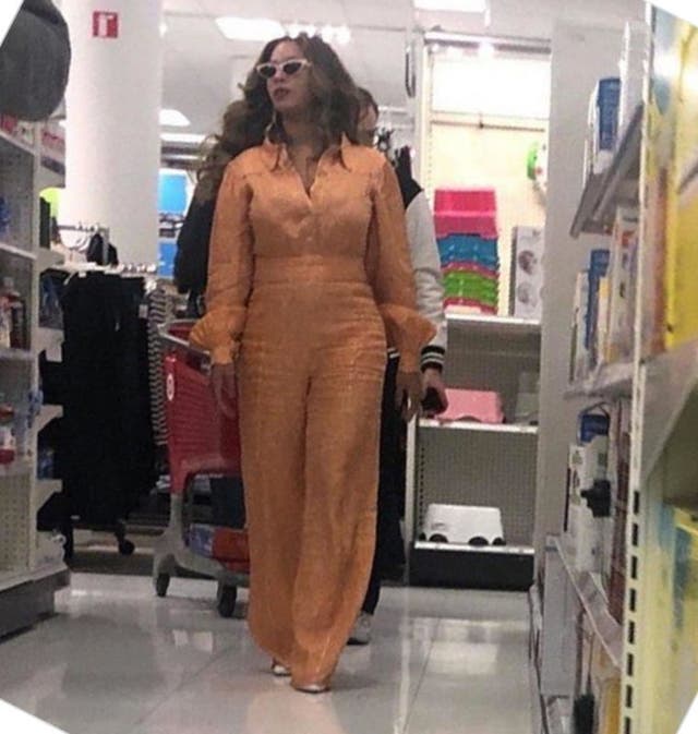 Internet Abuzz After Fans Spot Beyoncé Shopping at Target | Santa ...