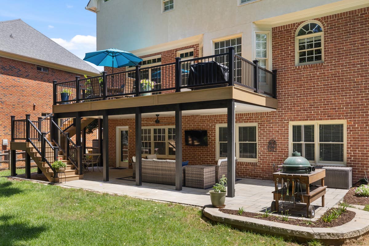 Rosewood Decks and Outdoor Living