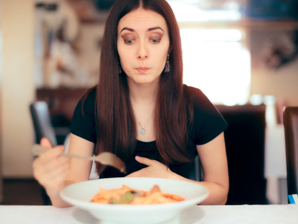 Fear of Eating in Front of Others (Deipnophobia) | Friendly Recovery