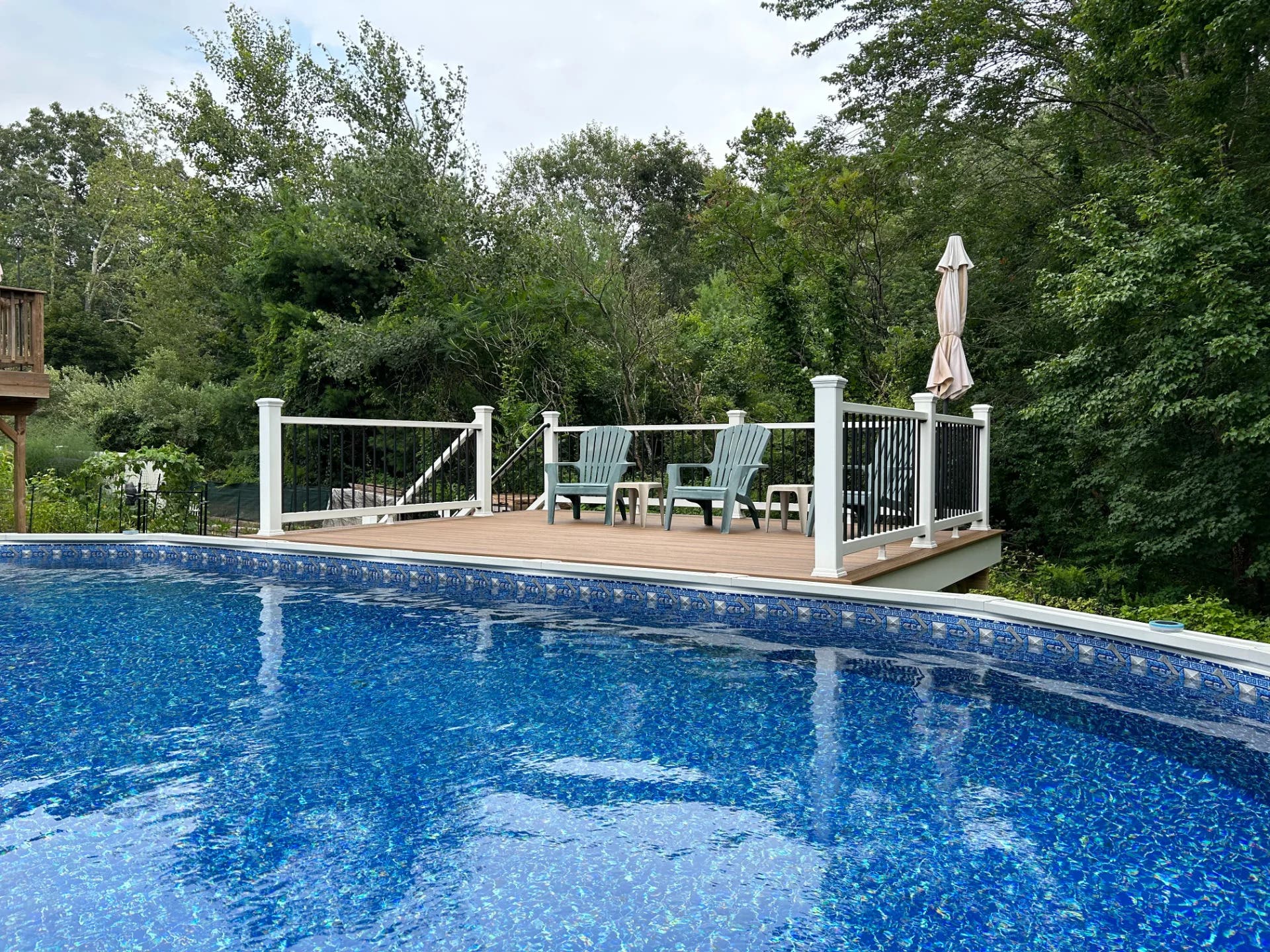 How Composite and PVC Decks Handle a New England Summer