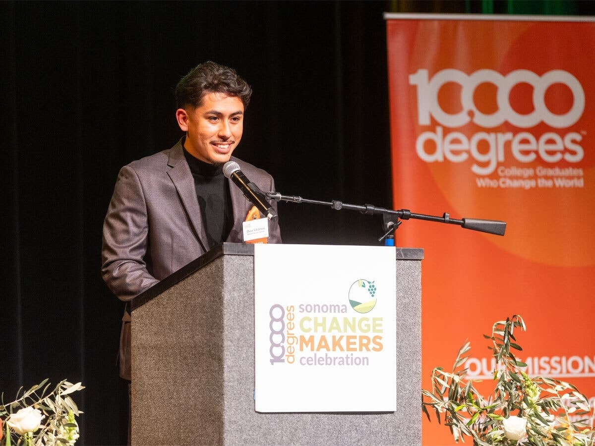 On Dec. 7, Oscar Villalobos stepped onto the stage as a featured speaker at the annual gala for 10,000 Degrees non-profit, closing a chapter in his life that began just blocks away. 