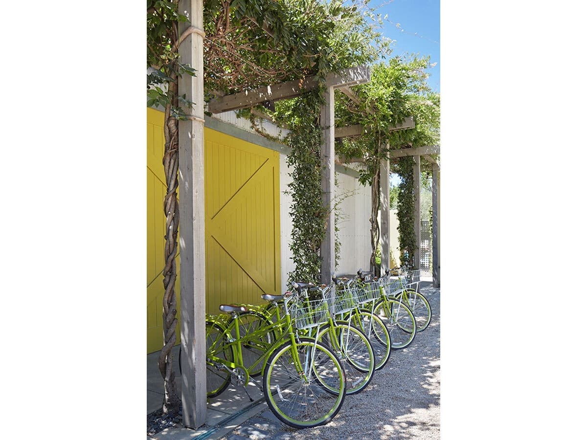Hotel Healdsburg rolls out walks, floral workshops, spa treatments, and an equinox celebration amid Sonoma County’s spring-time landscape with a promotion during May. 