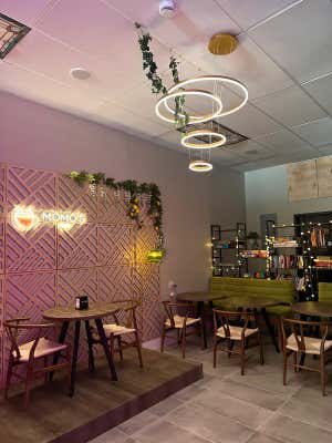 Momos Cafe